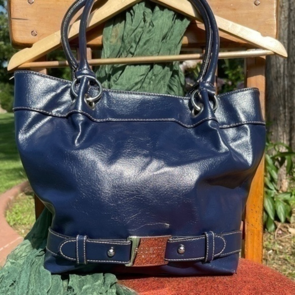 Navy blue Rosetti handbag/ purse. Vintage good condition with signs of wear.